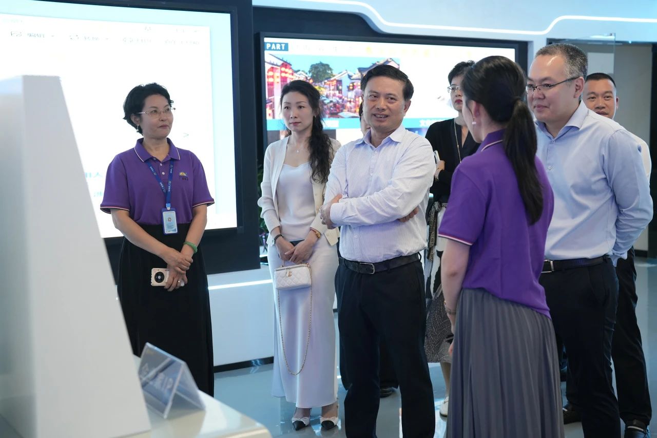 民盈集团、天安数码城辅导一行光临亿万先生MR集团参观互换