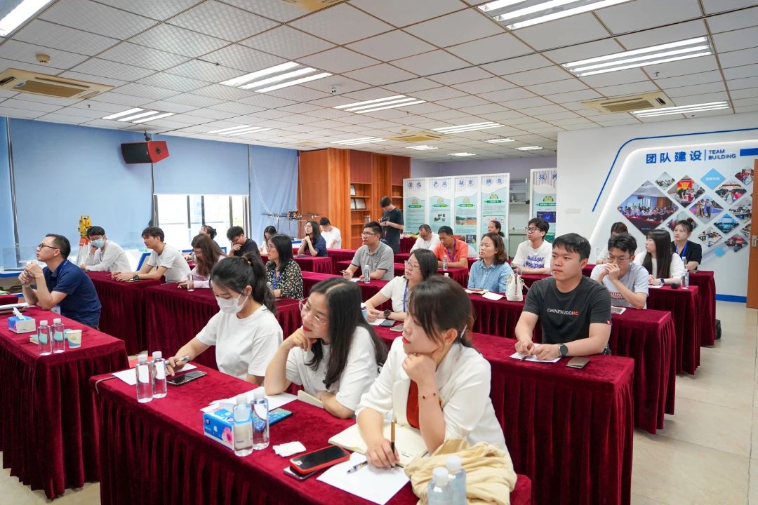 亿万先生MR集团引领AI风潮，全员进建共创发展