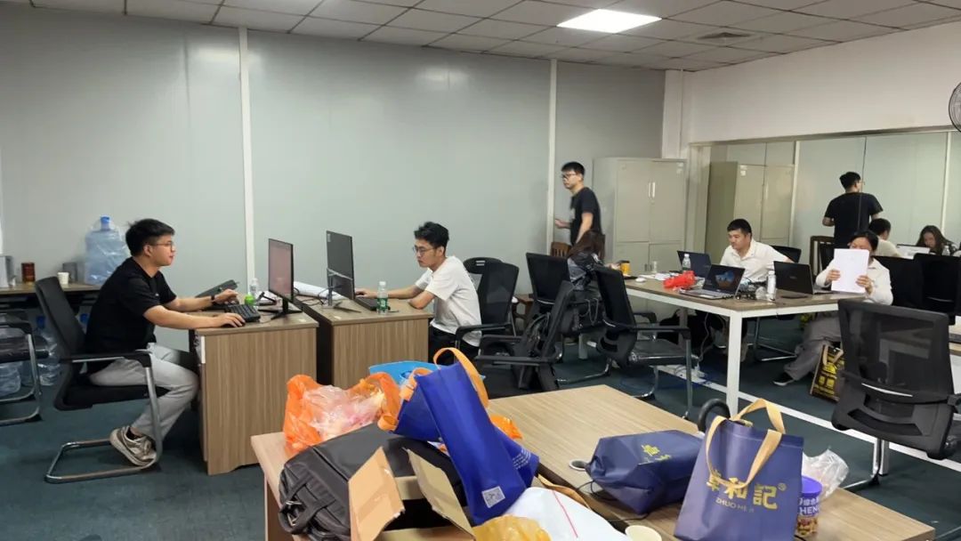 《致敬，奋斗的青春》