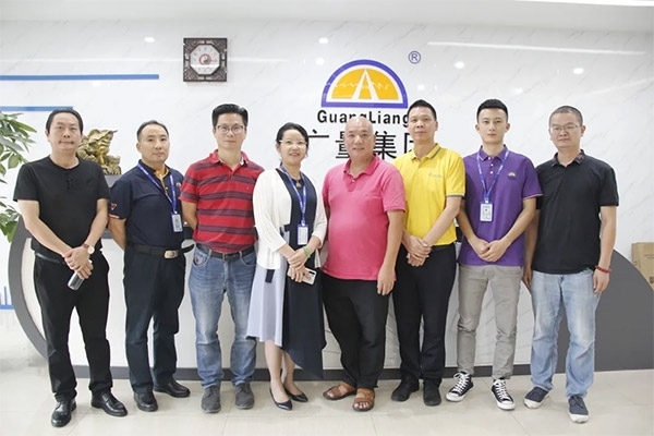 东莞市餐饮协会辅导一行光临亿万先生MR集团调研领导